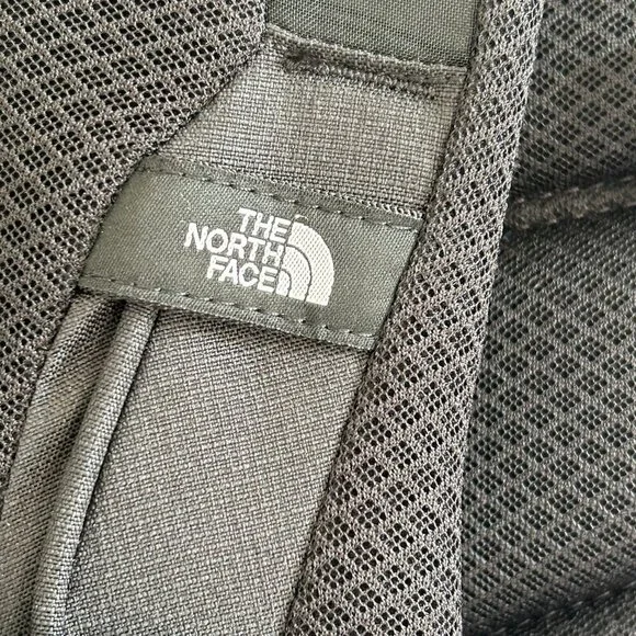 NWT The North Face Fall Line Backpack 28L Black Durable Hiking Travel Laptop OS